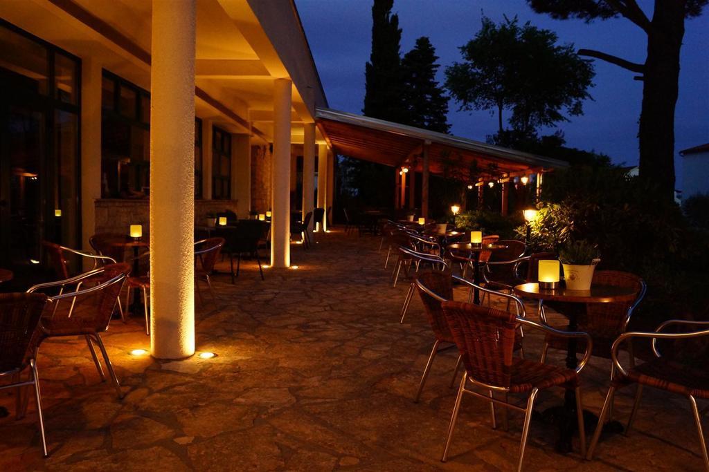 Kleine Hexe B&B Pension Pirovac Extérieur photo