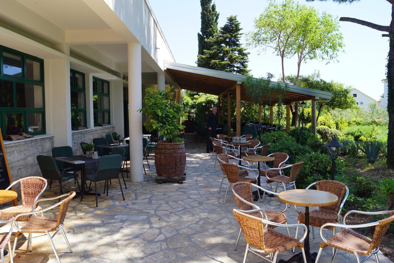Kleine Hexe B&B Pension Pirovac Extérieur photo