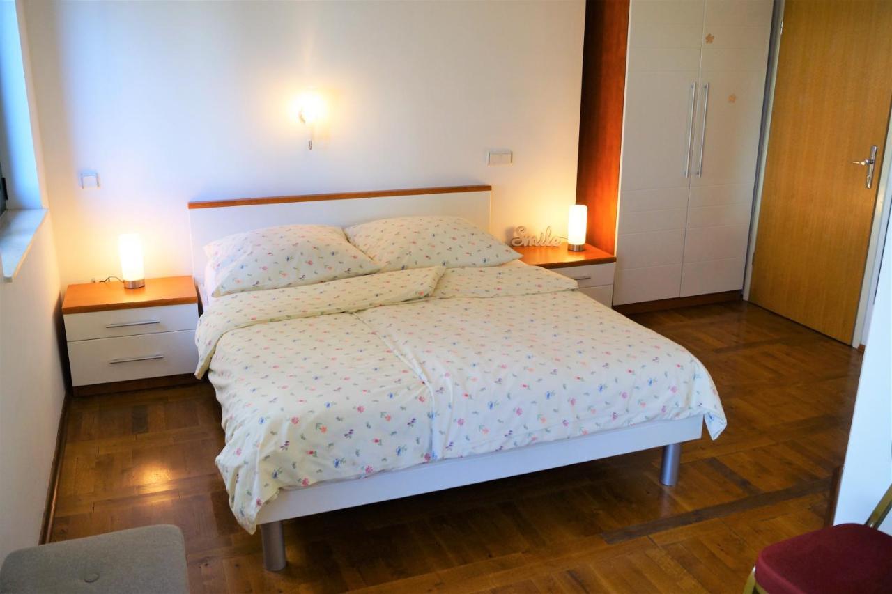 Kleine Hexe B&B Pension Pirovac Extérieur photo