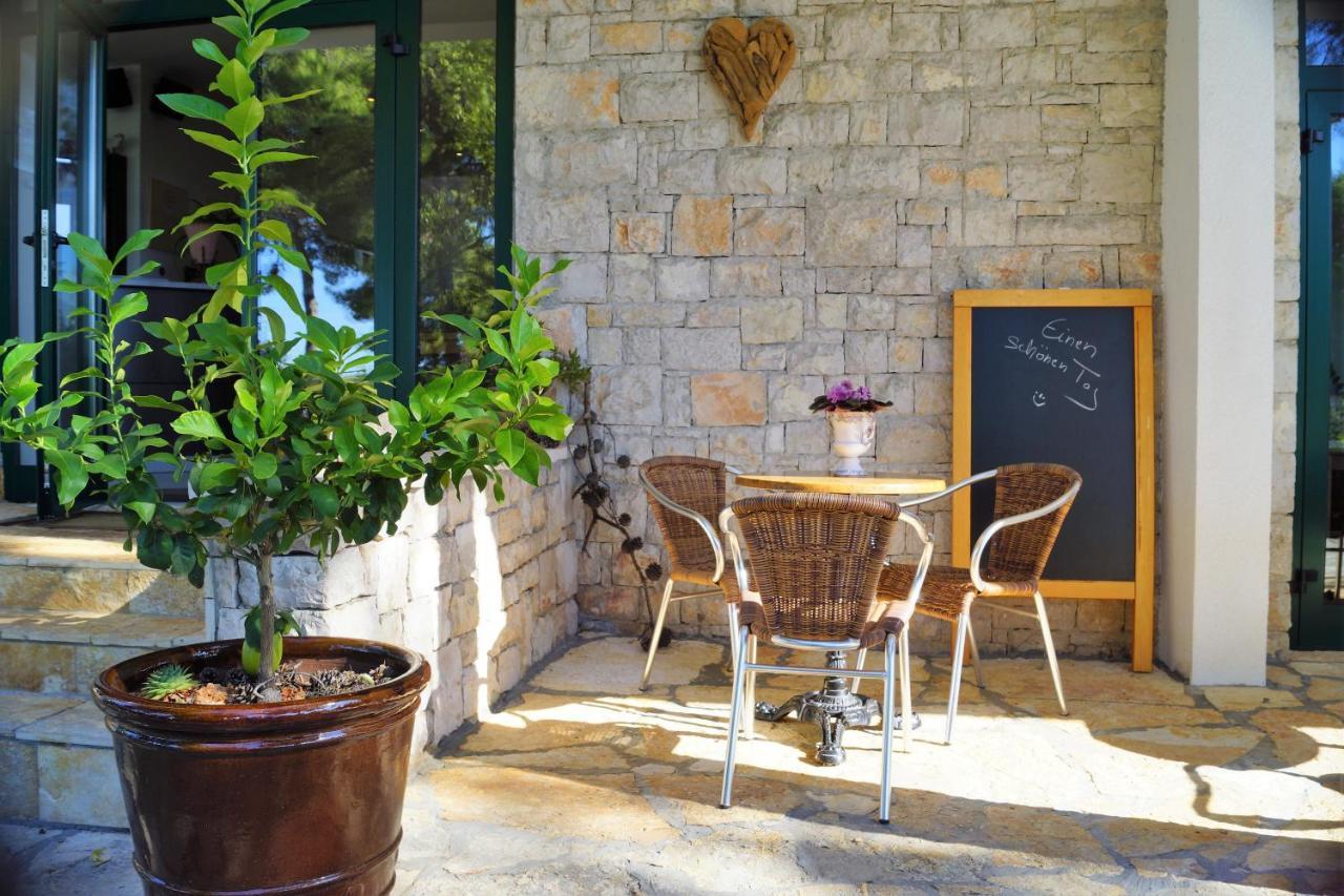 Kleine Hexe B&B Pension Pirovac Extérieur photo