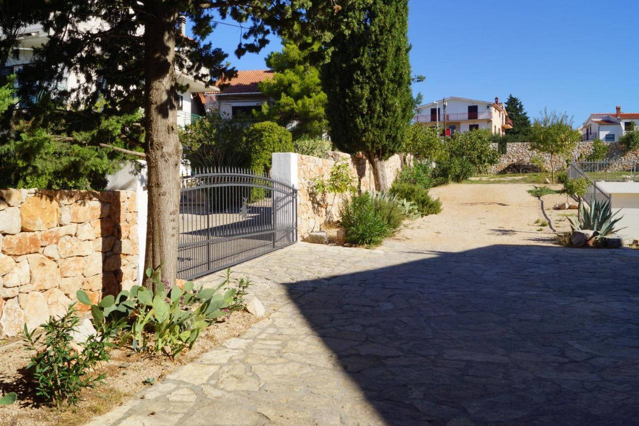 Kleine Hexe B&B Pension Pirovac Extérieur photo