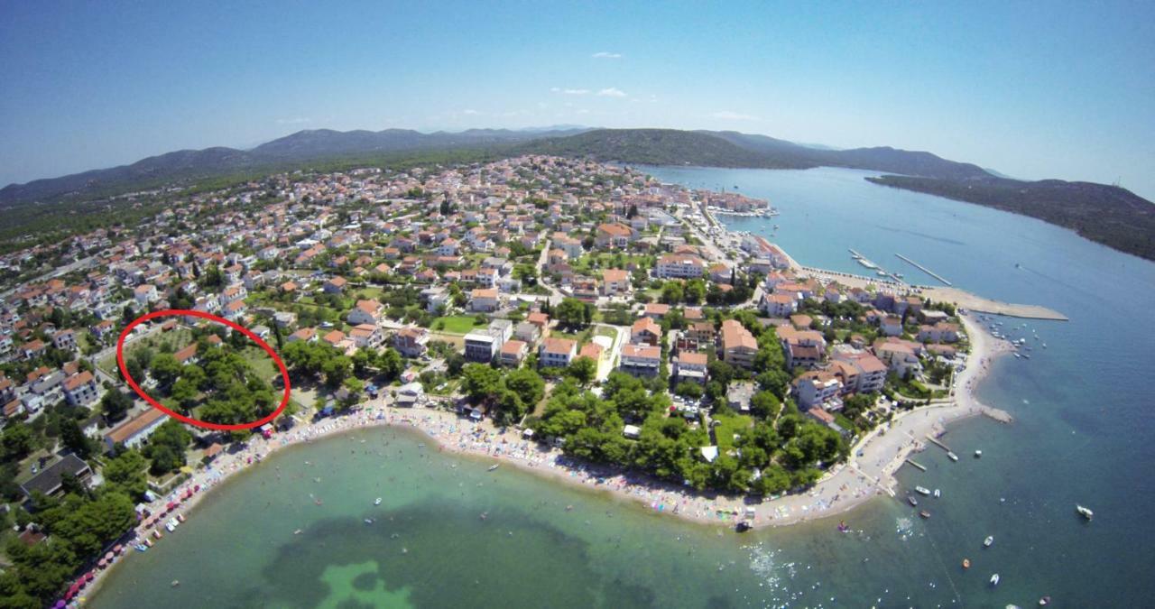 Kleine Hexe B&B Pension Pirovac Extérieur photo