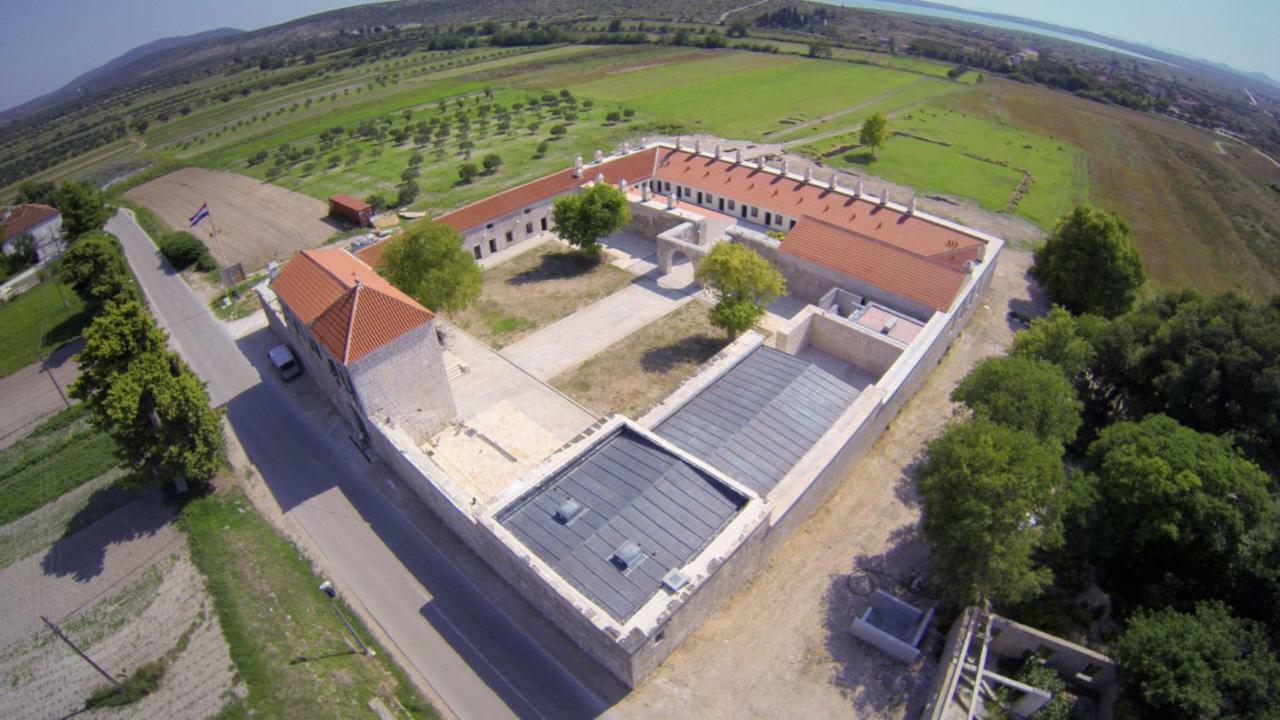 Kleine Hexe B&B Pension Pirovac Extérieur photo