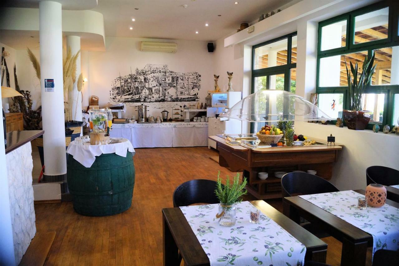 Kleine Hexe B&B Pension Pirovac Extérieur photo