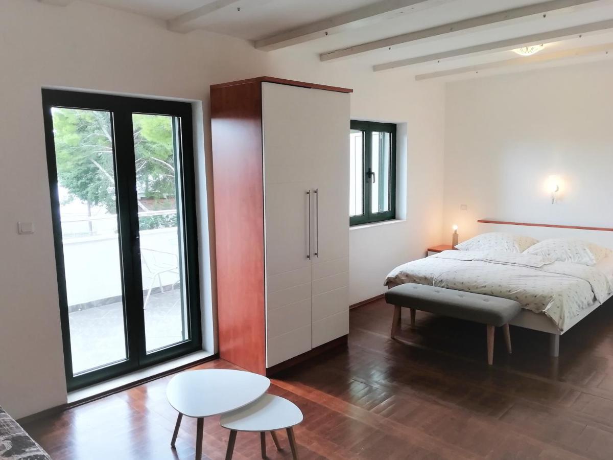 Kleine Hexe B&B Pension Pirovac Extérieur photo